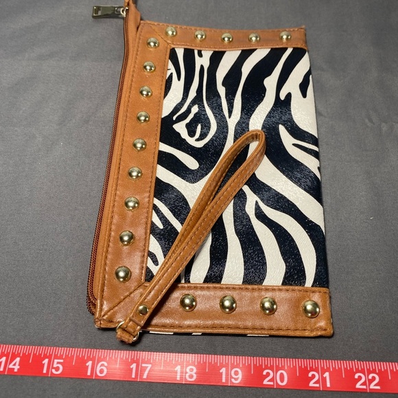 Zebra print wristlet with brown leather trim EUC - Picture 6 of 6